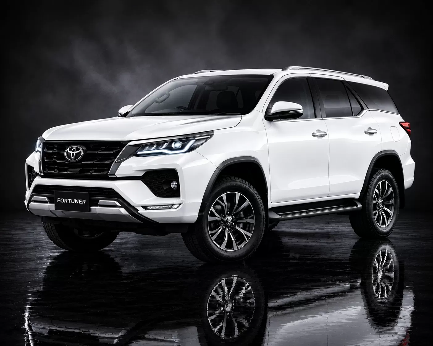 Toyota Fortuner - image 2