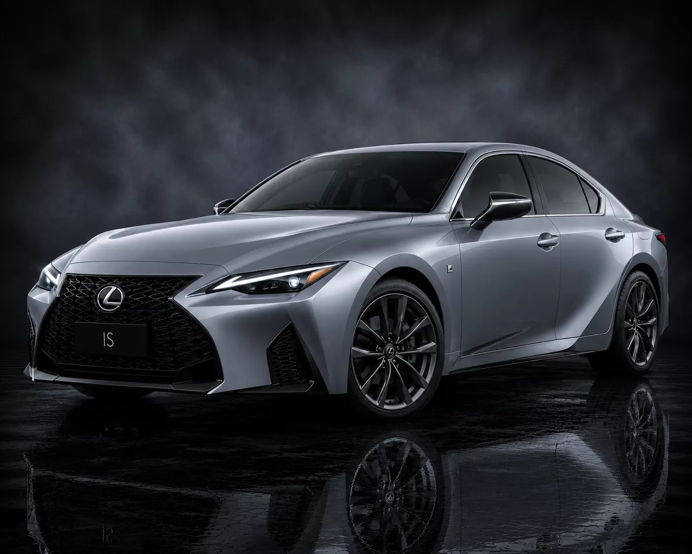 Lexus IS - image 2